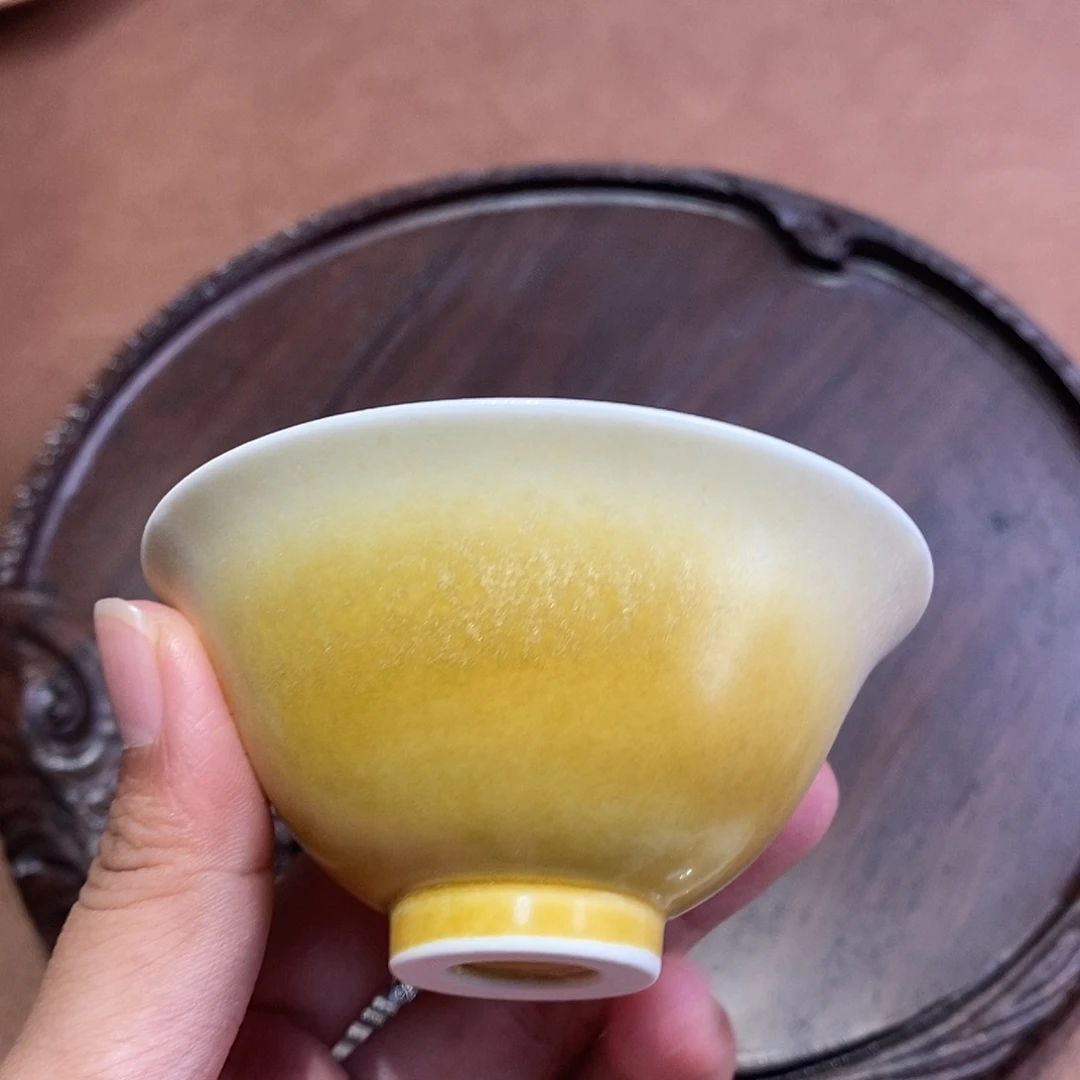 漂亮的小茶杯和水杯