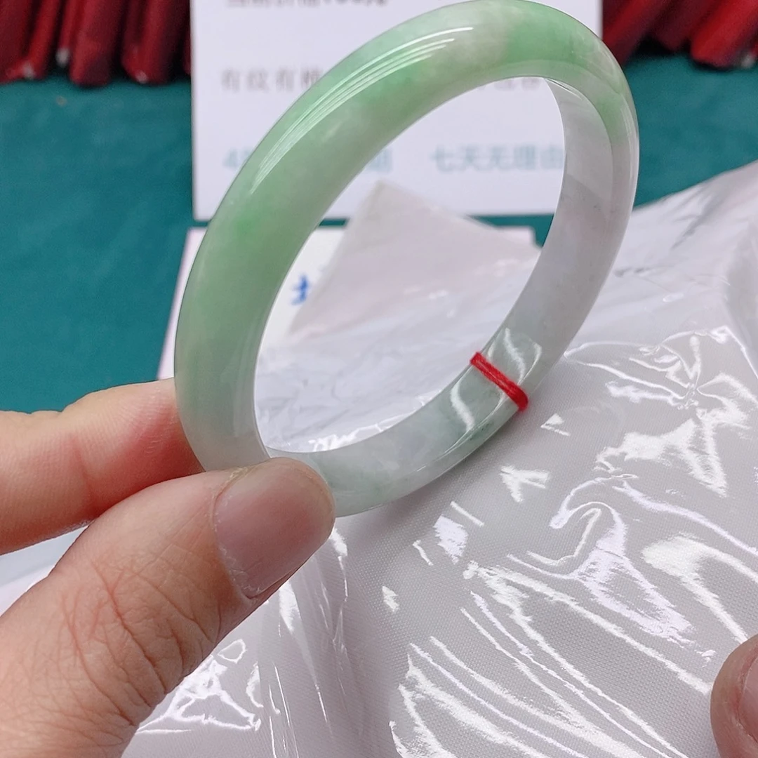 翡翠手镯未镶嵌爱****。5222222222