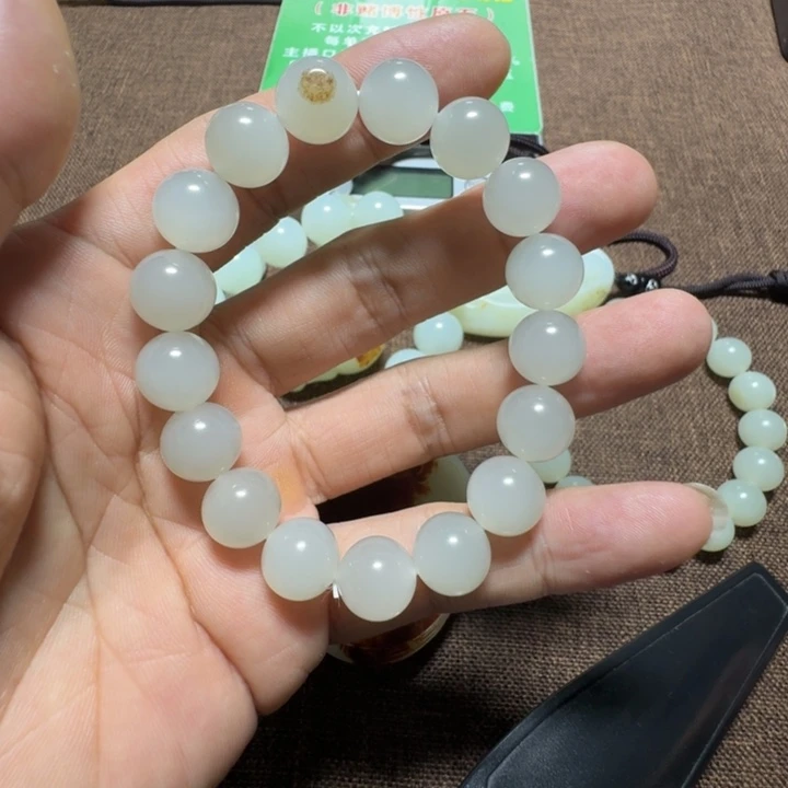 九***圣和田玉未镶嵌颈饰