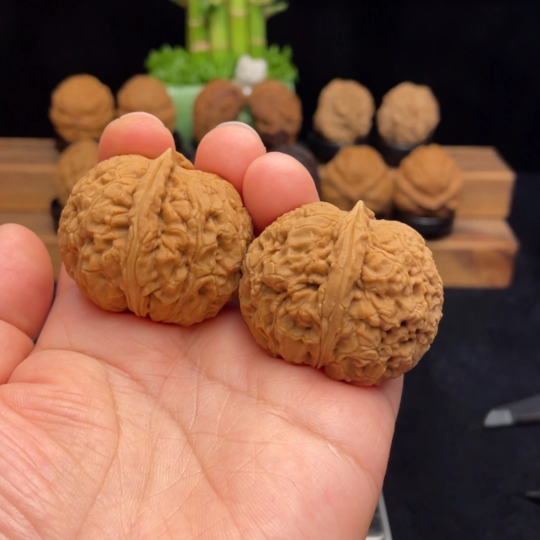 文玩核桃把件云南铁核桃10