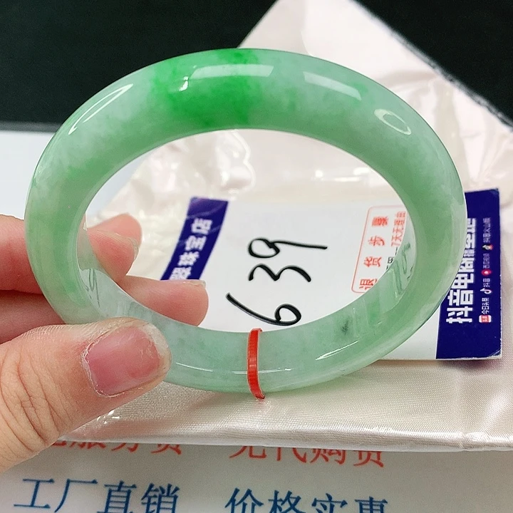 翡翠手镯未镶嵌翡翠