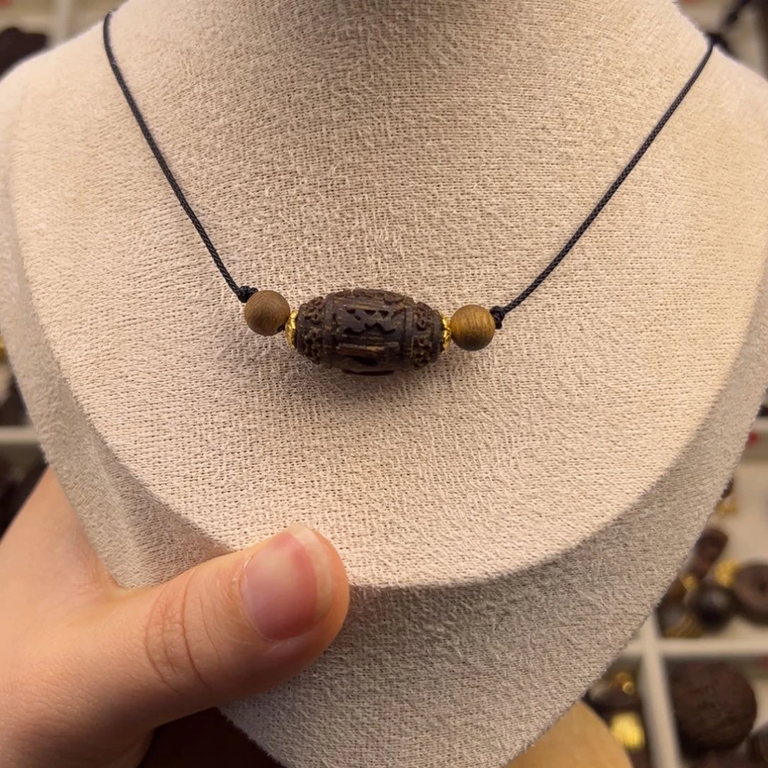 木质类六字随行脖挂配饰