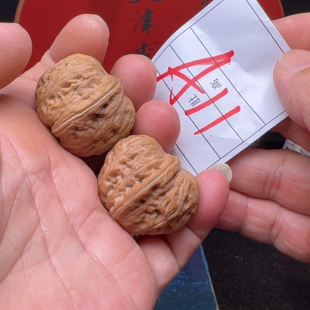 文玩核桃把件35元宝