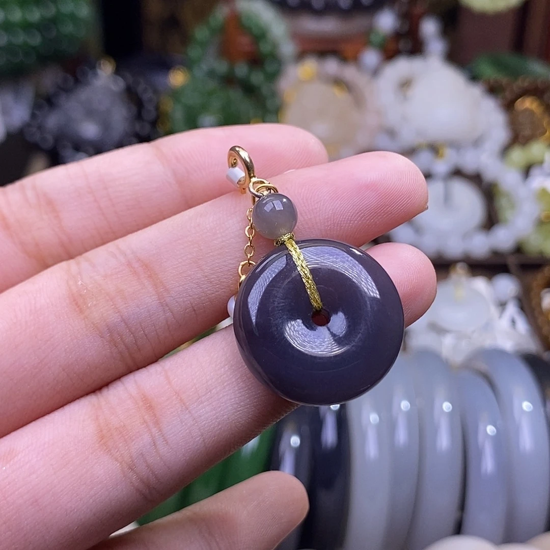 和田玉未镶嵌颈饰浓烟紫冰底平安扣