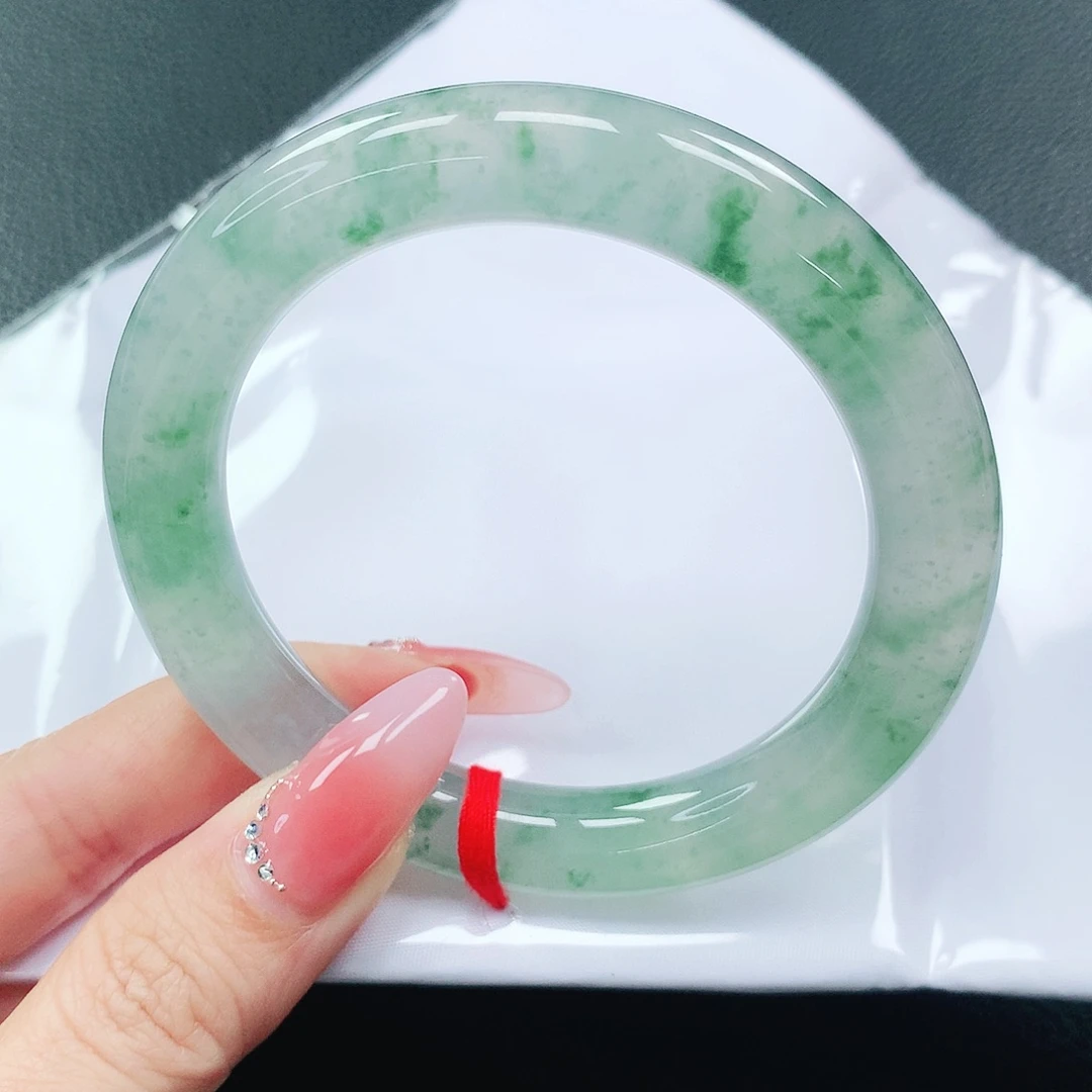 翡翠手镯未镶嵌56圈