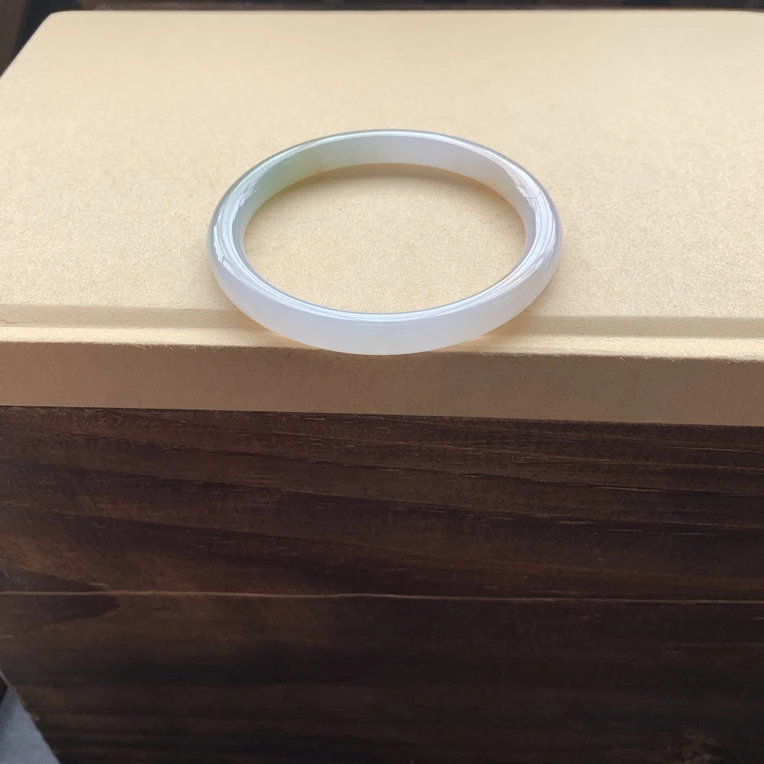 冰透秋香色圆条手镯，特价4680圈口55.6-7-7.1，天然翡翠缅A小纹