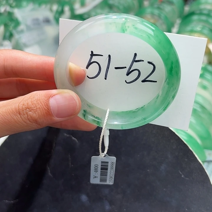 未镶嵌手镯石英质玉（非洲翠）