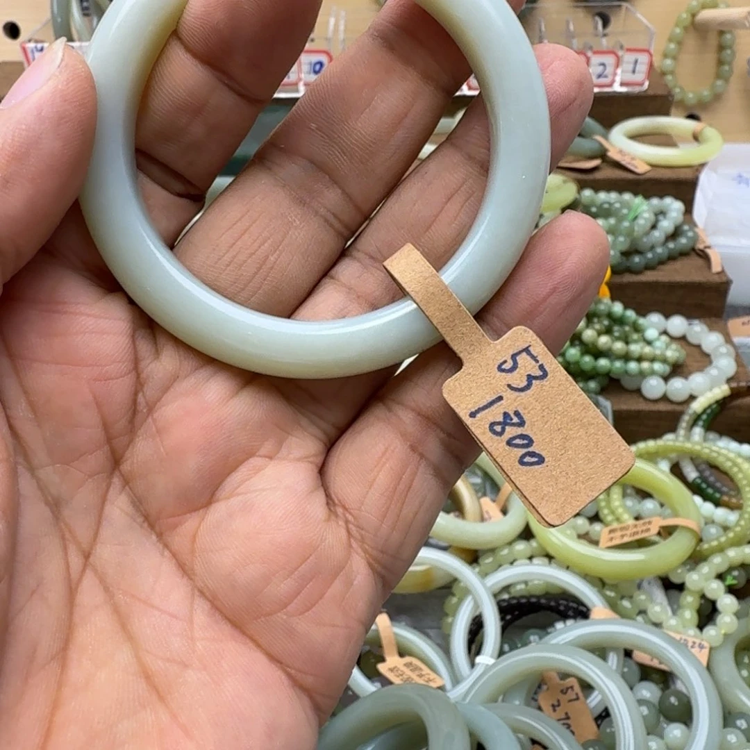 静***g和田玉未镶嵌手镯