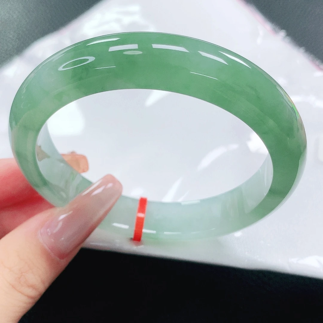翡翠手镯未镶嵌58圈