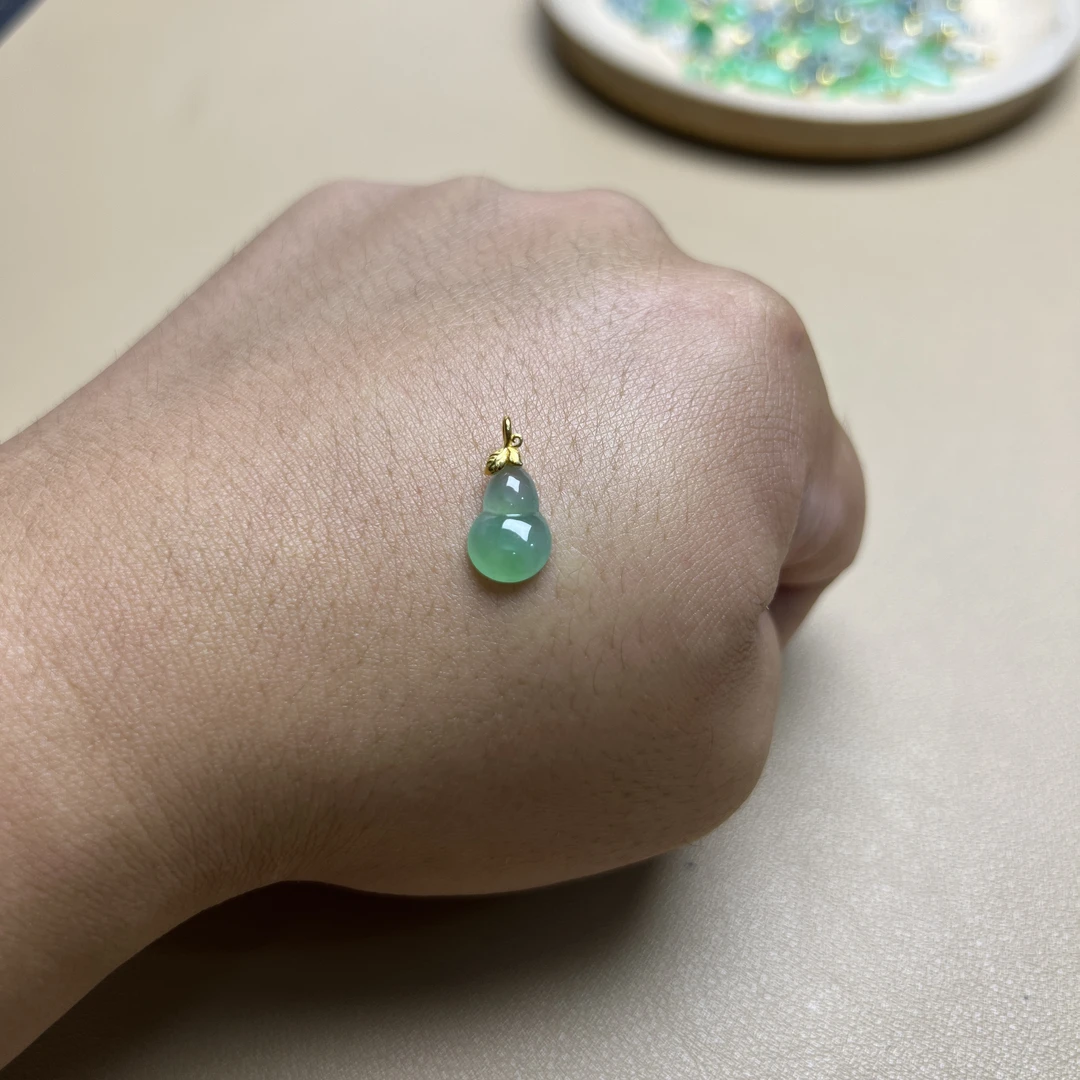 翡翠葫芦吊坠高冰种满绿水头好18K金女式福禄常伴高贵气质轻奢