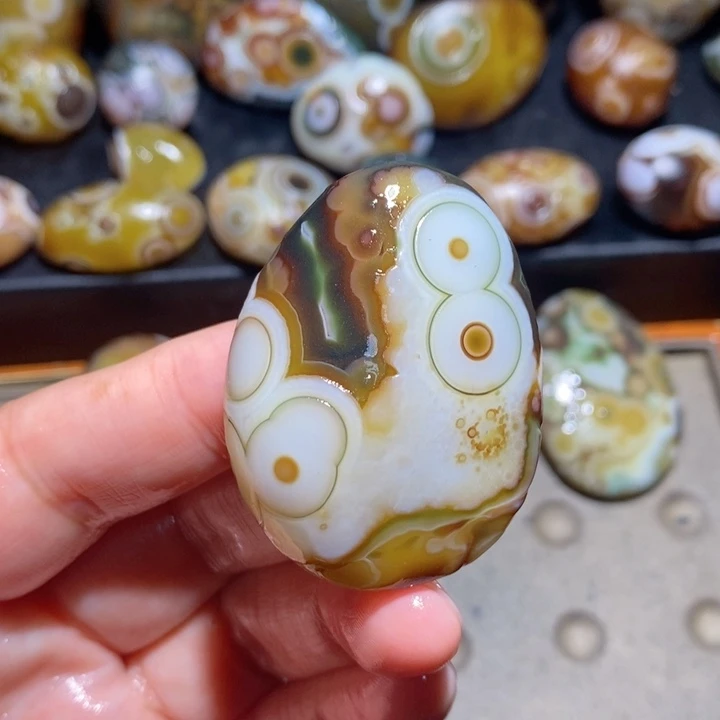 未镶嵌玛瑙/玉髓珠宝半成品38