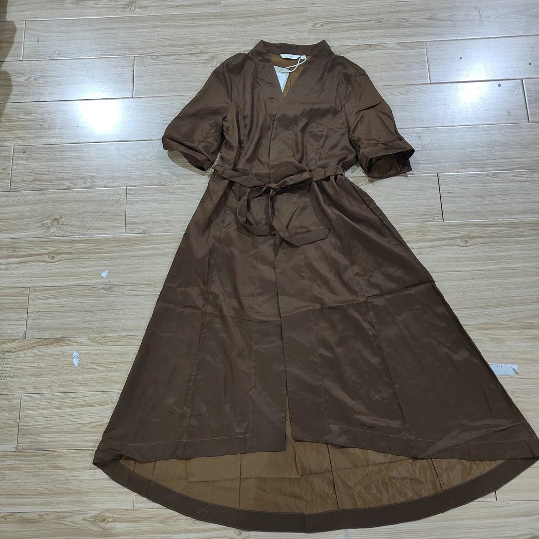 商场大牌棕色风衣外套裙子腰细的去穿