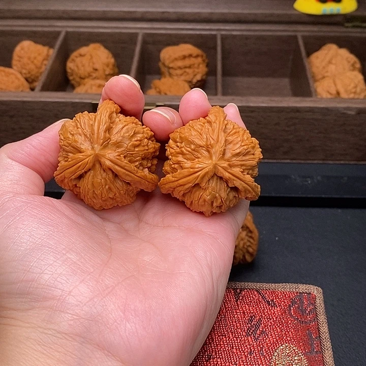 殇***柒把件文玩核桃白奔