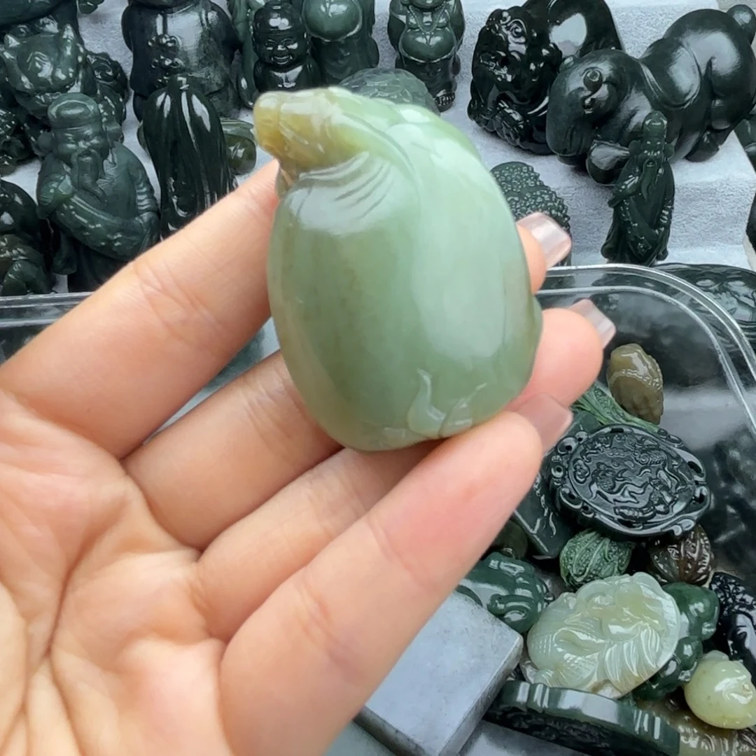 彤***哥和田玉（糖玉）未镶嵌颈饰