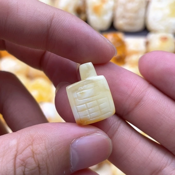 未镶嵌琥珀裸石蜜蜡