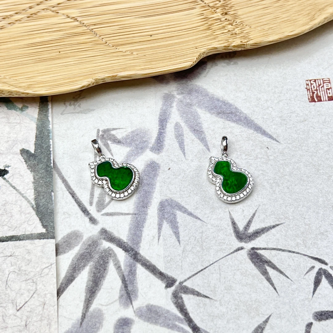 YD27翡翠葫芦吊坠S925银镶7*10*3mm+多样性发其一
