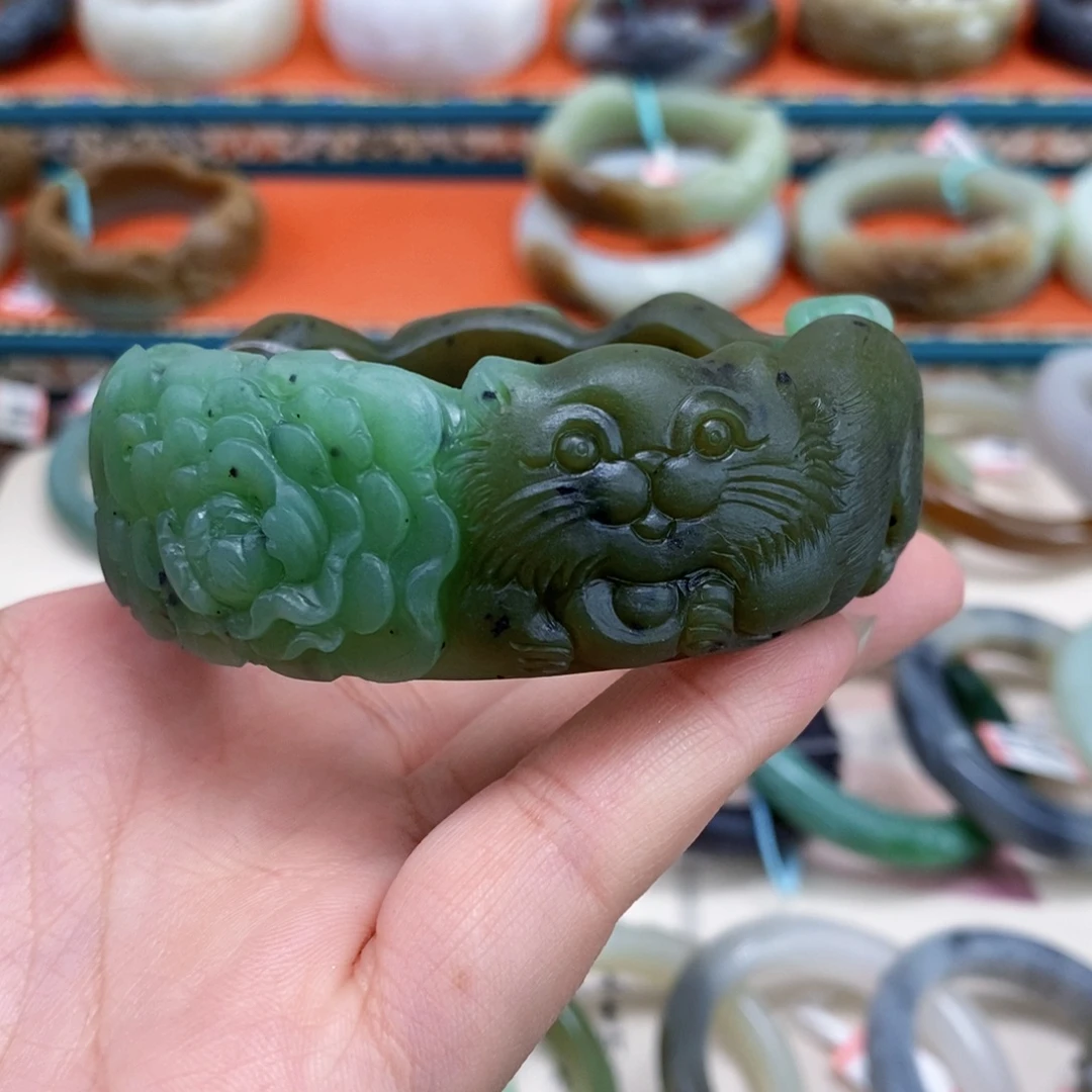 给***间和田玉未镶嵌手镯56定制