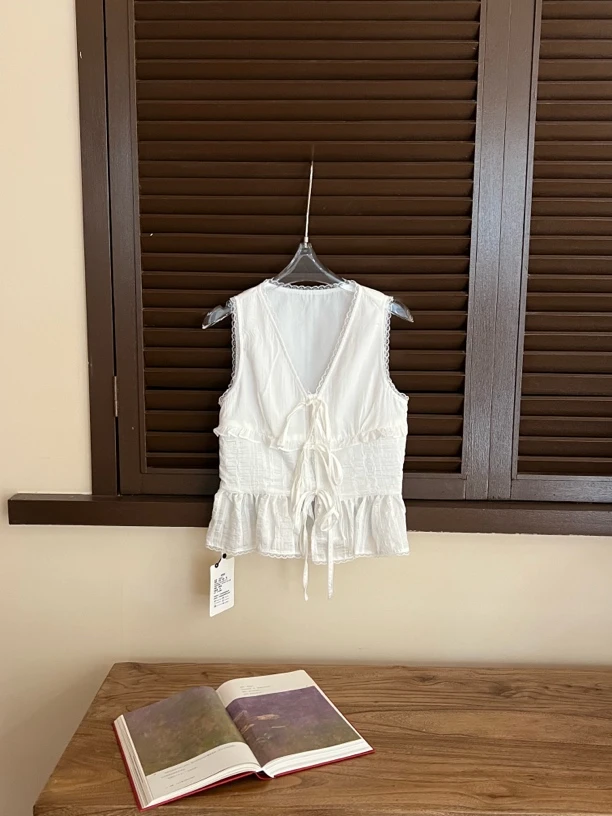 【月见白芷】26651 超仙白色度假风设计感绑带背心花边上衣气质短款