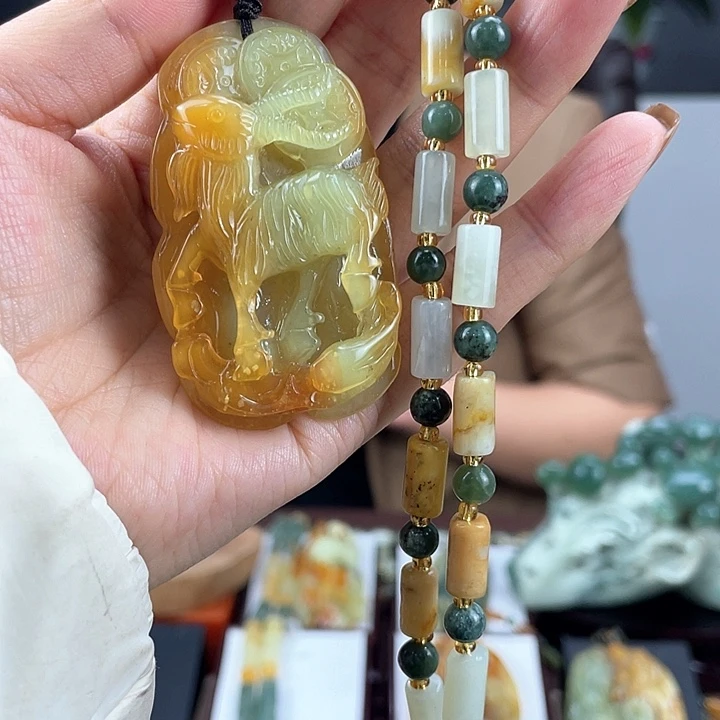 蛇纹石玉颈饰未镶嵌