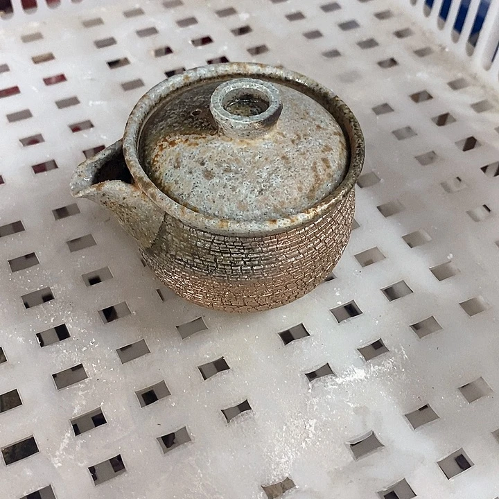 且***吟柴烧宝瓶柴烧宝瓶瑕