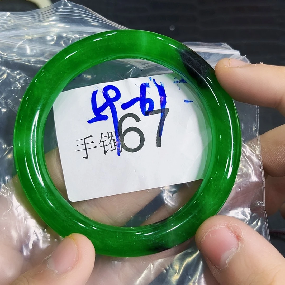 翡翠手镯未镶嵌微瑕