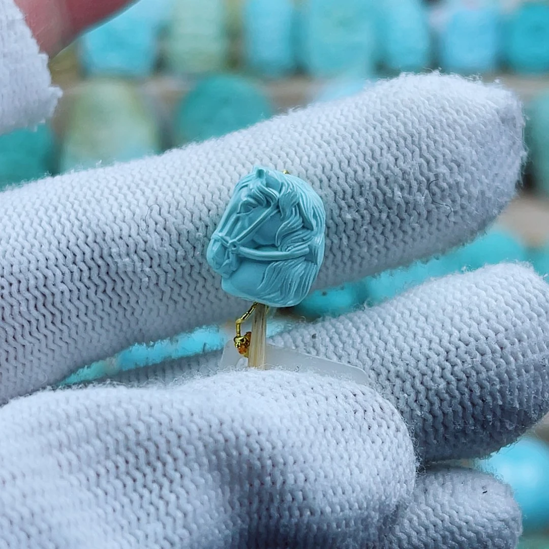 绿松石未镶嵌珠宝奇石