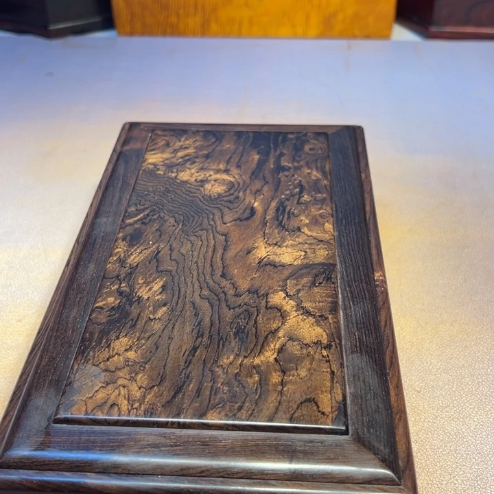 小***包机关盒。