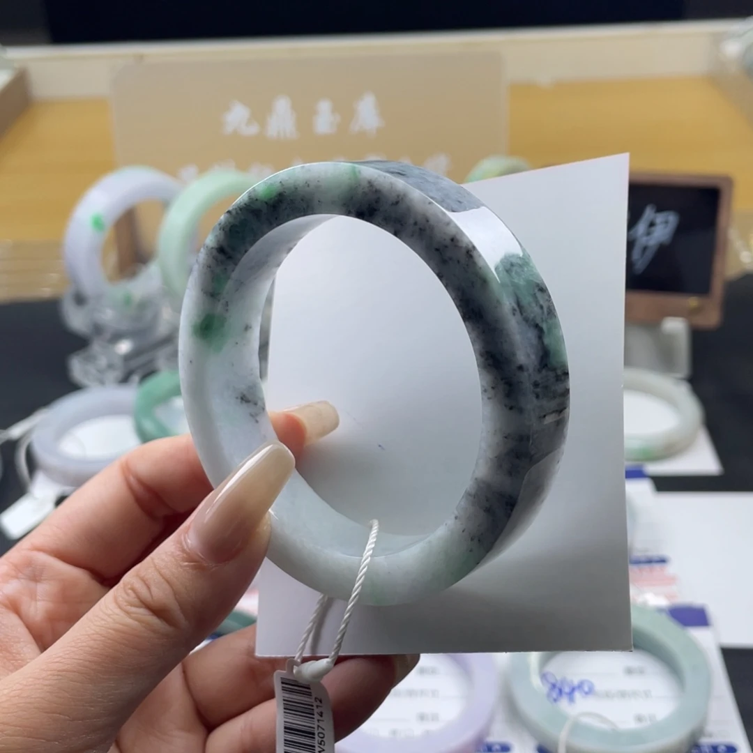 定制翡翠未镶嵌翡翠手镯基地质检发货