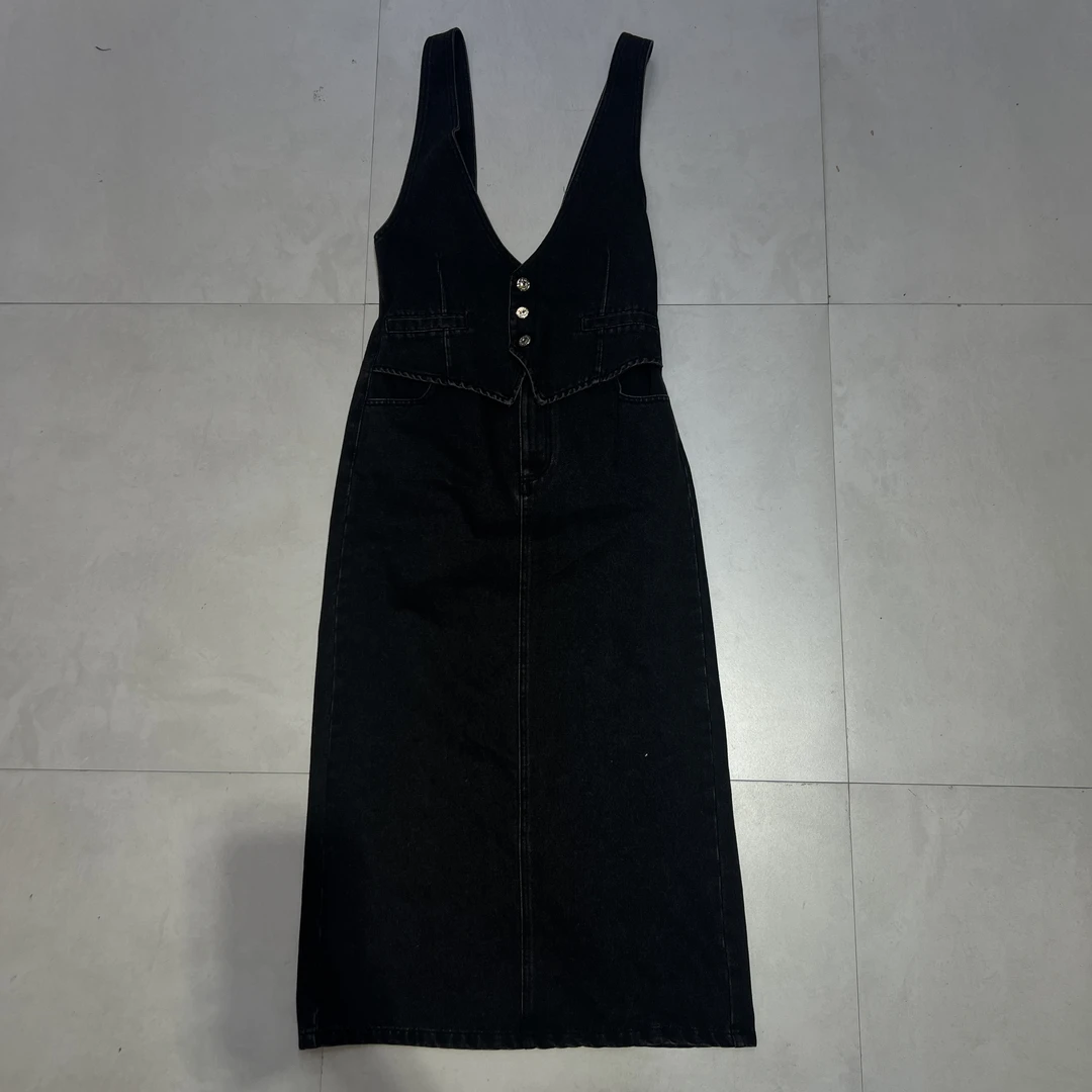 2025年秋季新款复古牛仔背带裙修身显瘦气质连衣裙