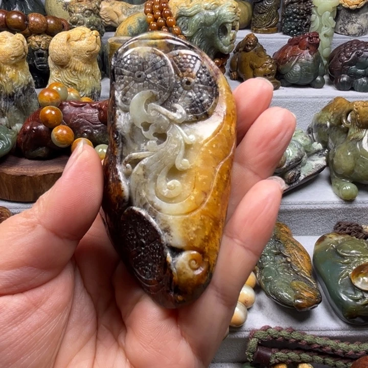 霸***哥岫岩河磨玉（透闪石质玉）未镶嵌把件