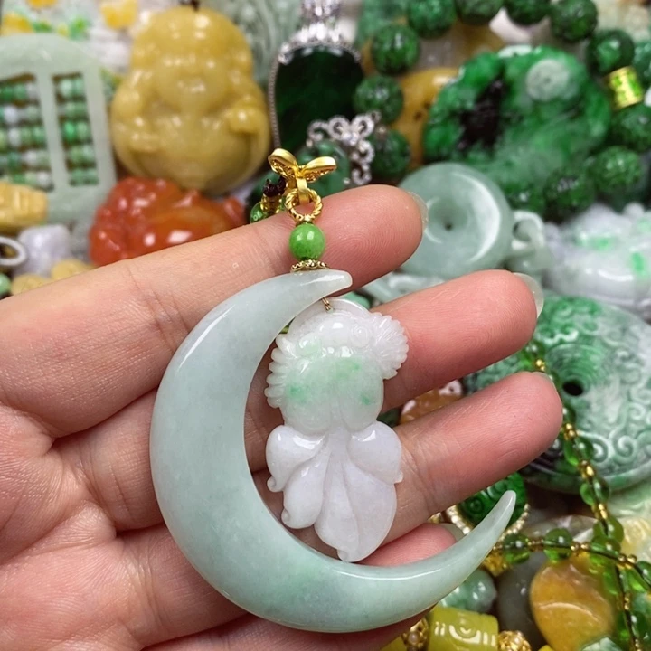 翡翠未镶嵌吊坠(赠链)