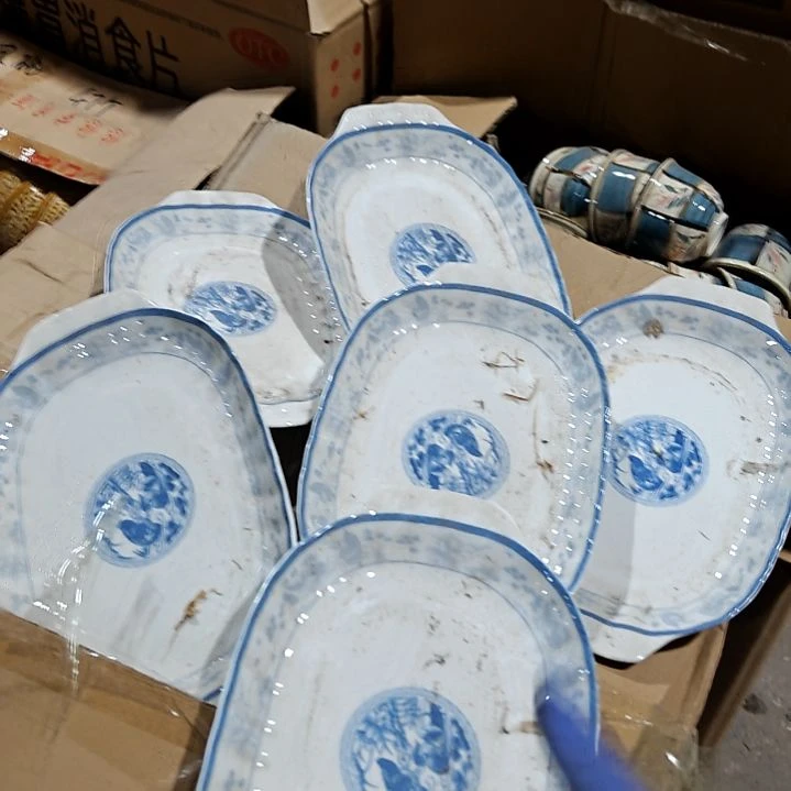 瓷片雨**荷盘子碗茶壶啥都有