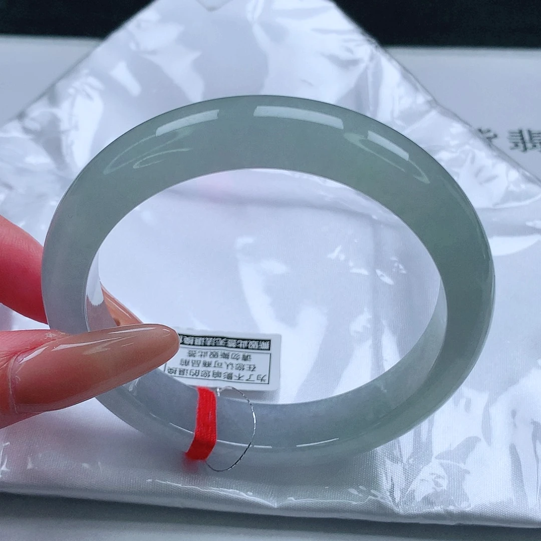 翡翠手镯未镶嵌依**舍58圈