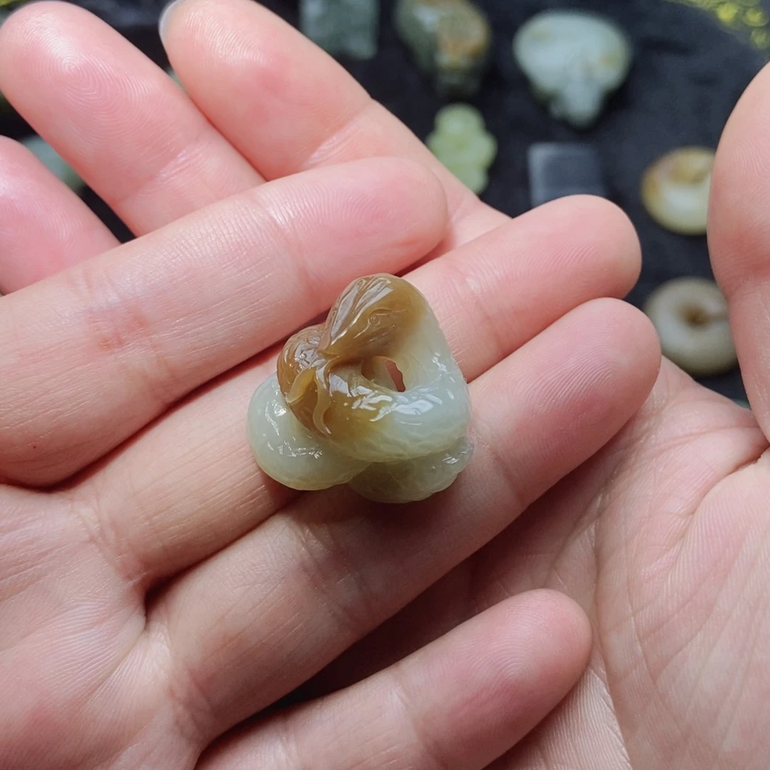 和田玉颈饰未镶嵌定制