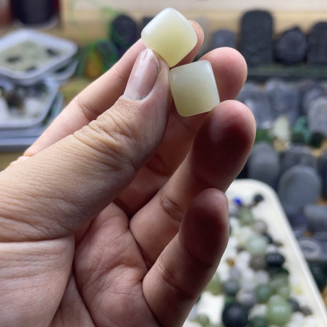 和田玉未镶嵌颈饰︶***い