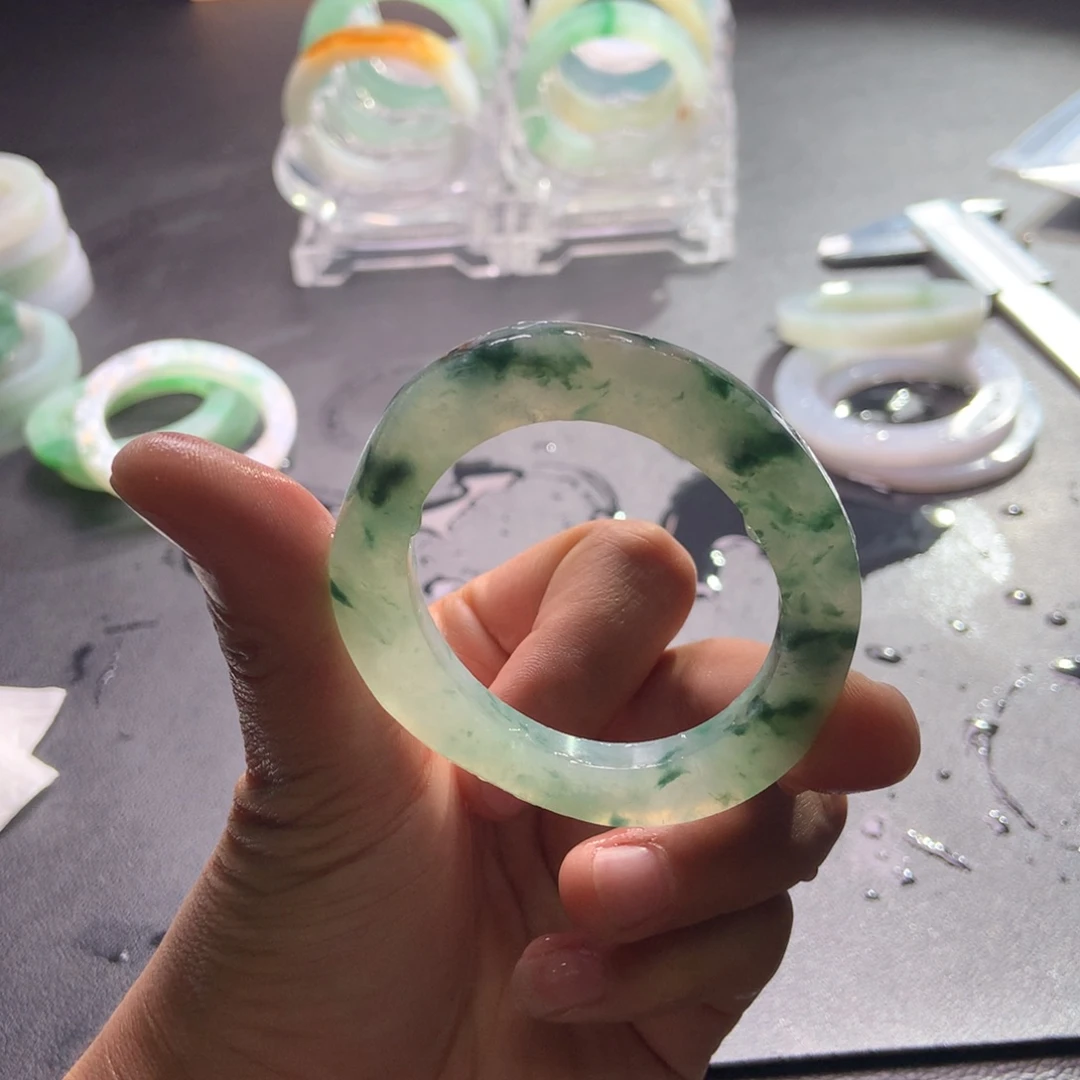 定制翡翠未镶嵌手镯定制