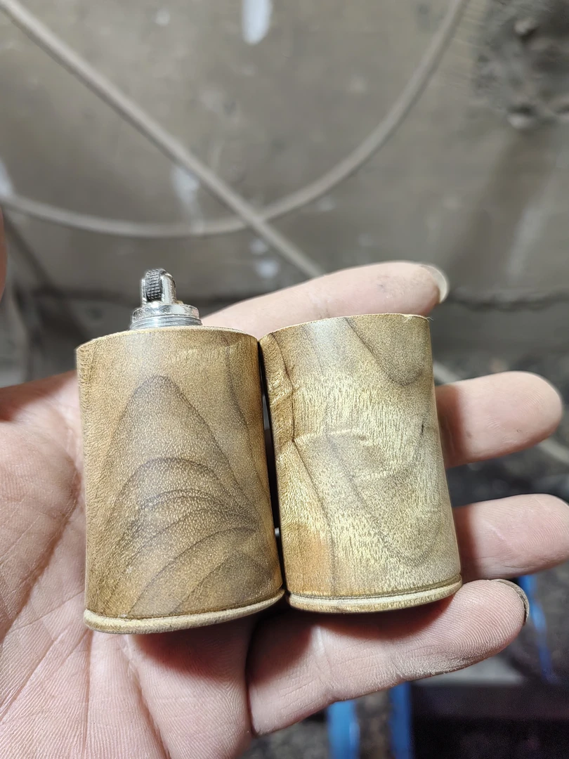 金丝楠木小叶桢楠。壶承，花瓶，打火机。手把件