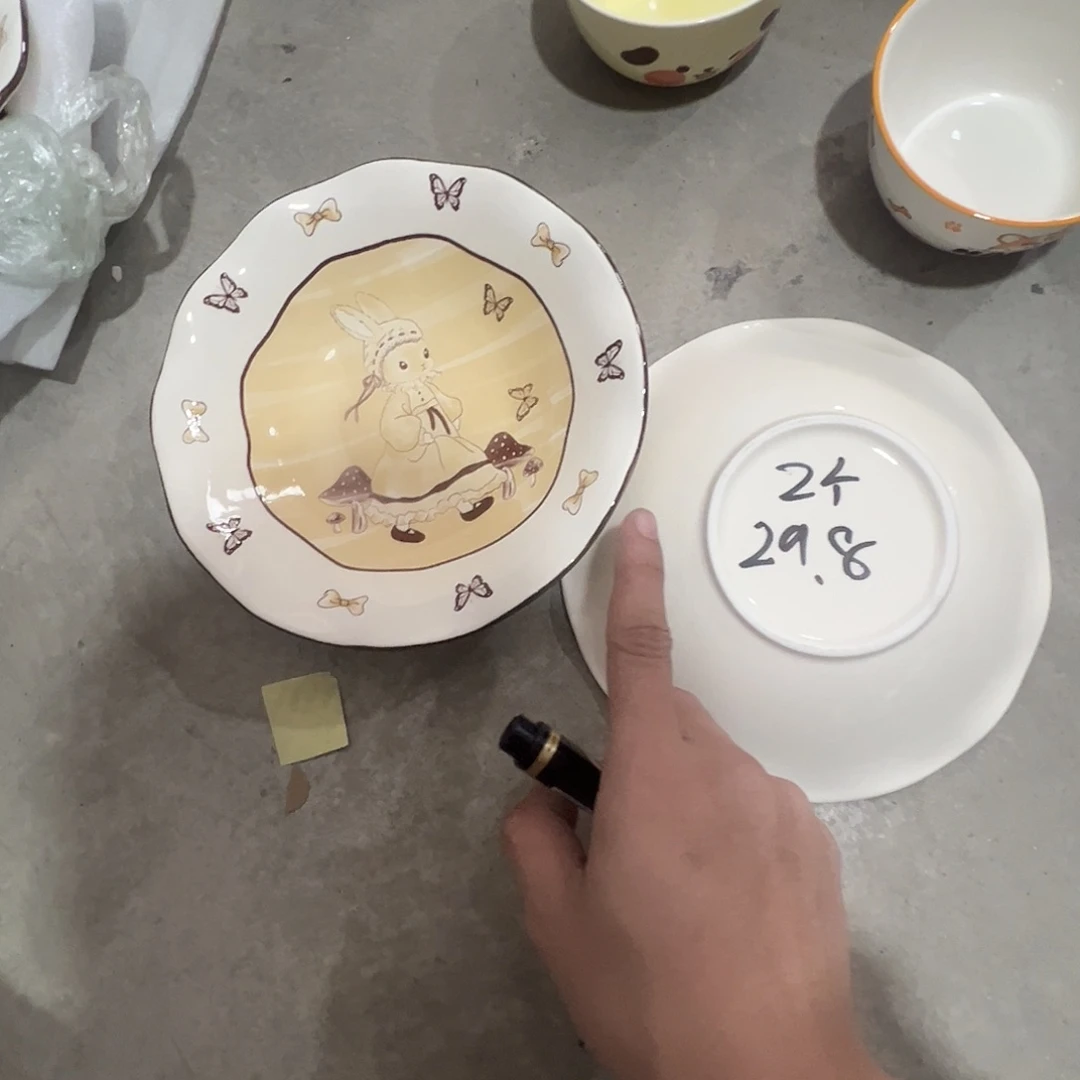 瓷彼得兔2个8寸盘福利