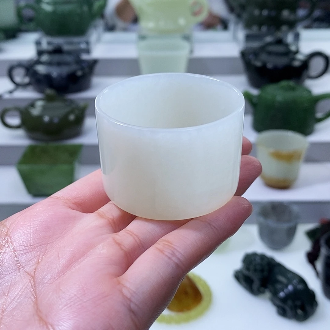 行***遠和田玉未镶嵌挂件杯子