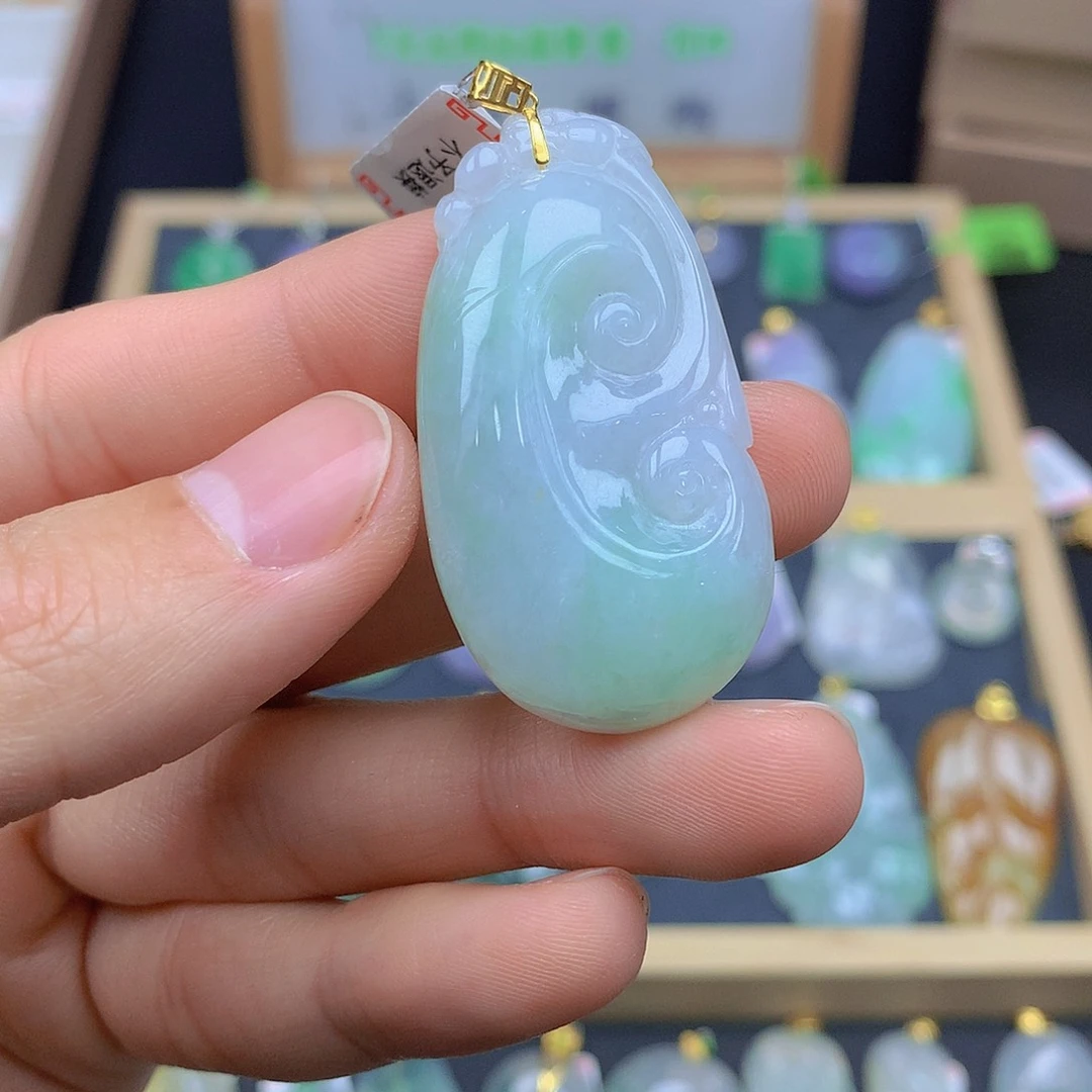 翡翠颈饰18K金镶嵌翡翠