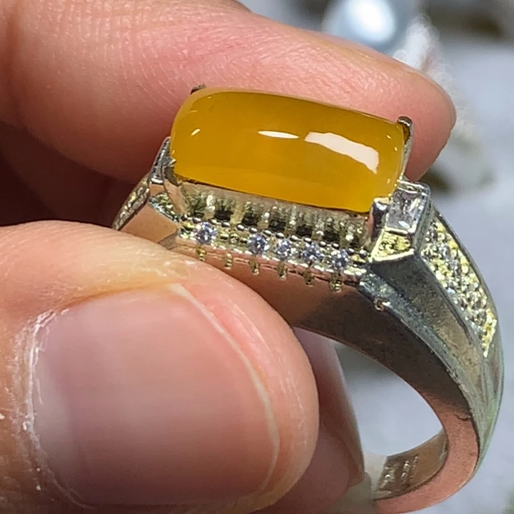 翡翠未镶嵌戒指铜托，卖裸石，需要二次镶嵌