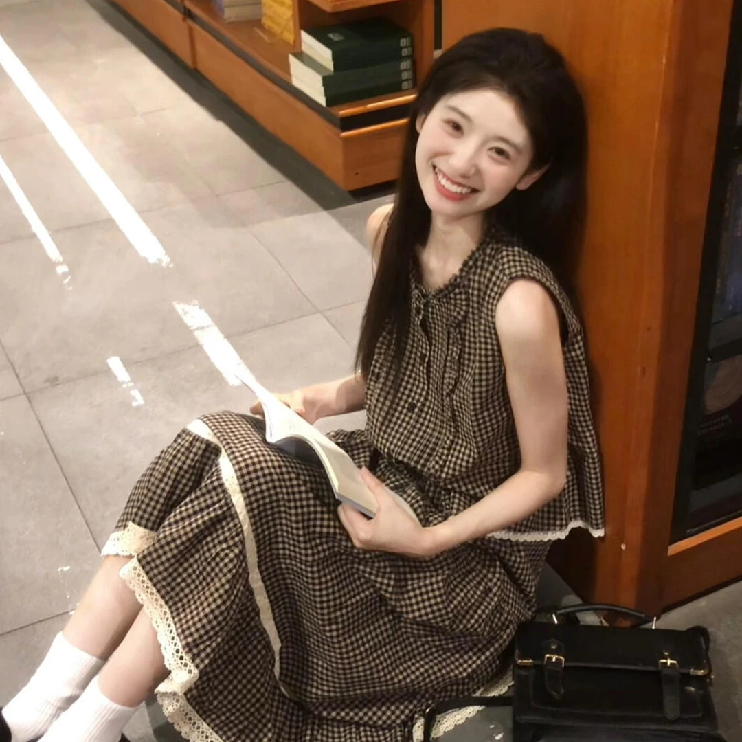 5450法式无袖背心格纹连衣裙子女夏季2025新款巨好看蕾丝花边长裙