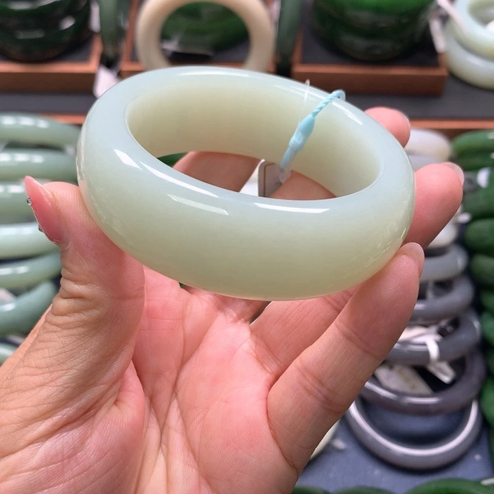 【闪购商品】未镶嵌手镯和田玉43