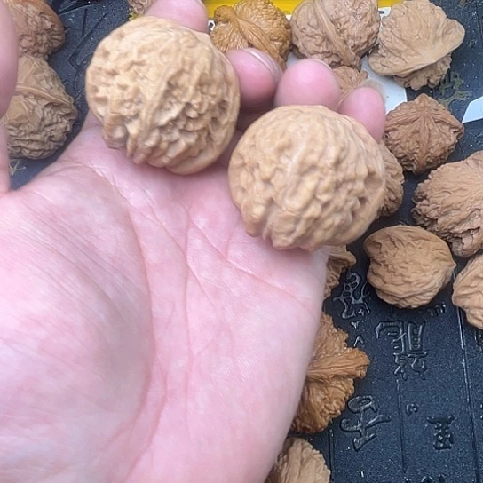 文玩核桃吊坠华坤龙