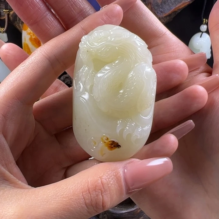 凡***人和田玉未镶嵌颈饰