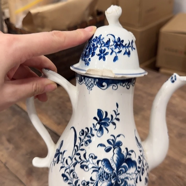 江*雨青花大号执壶有伤