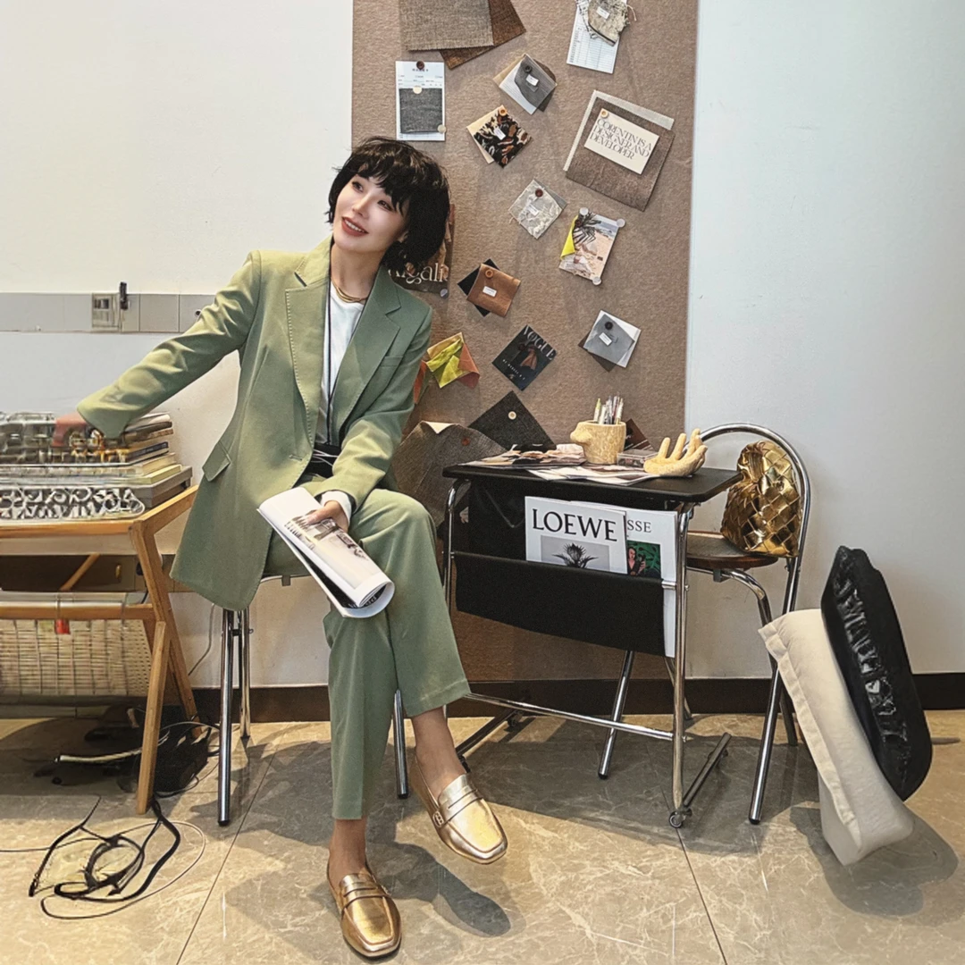 2025口袋宽松型纯色轻职风街头风职业秋季百搭英伦宽松时尚西装