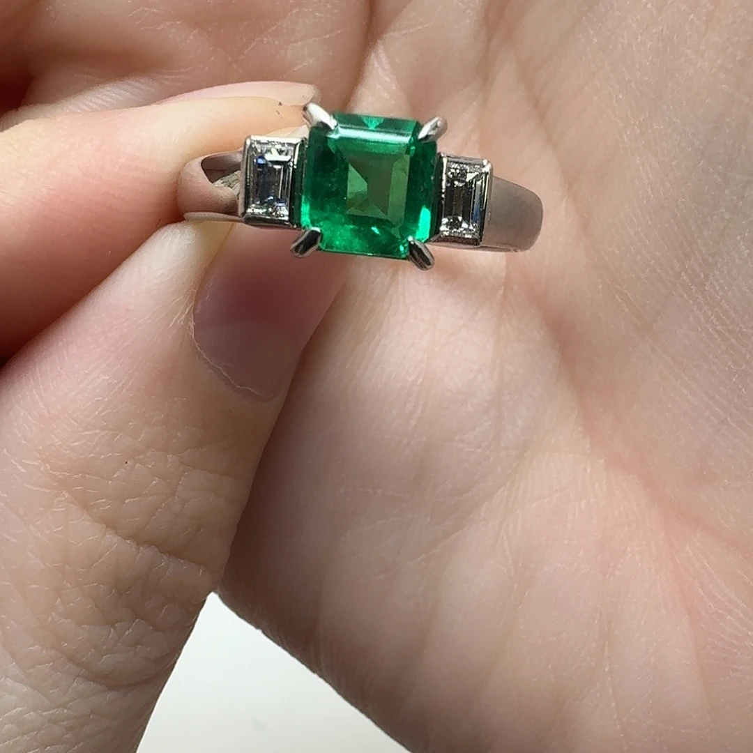 未镶嵌戒指祖母绿