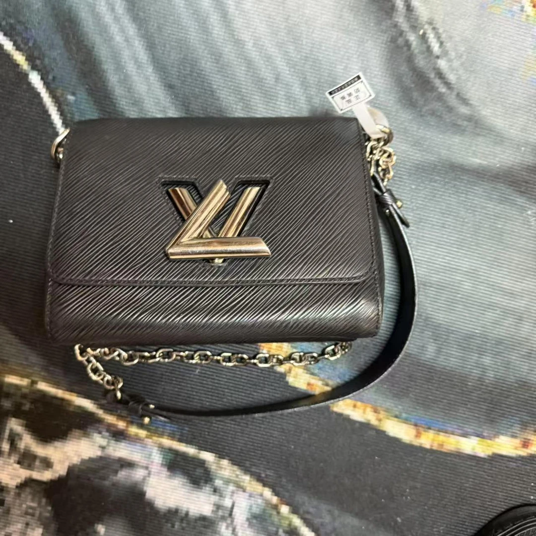 95新 LV lv 04031黑色纽扣/二奢包包