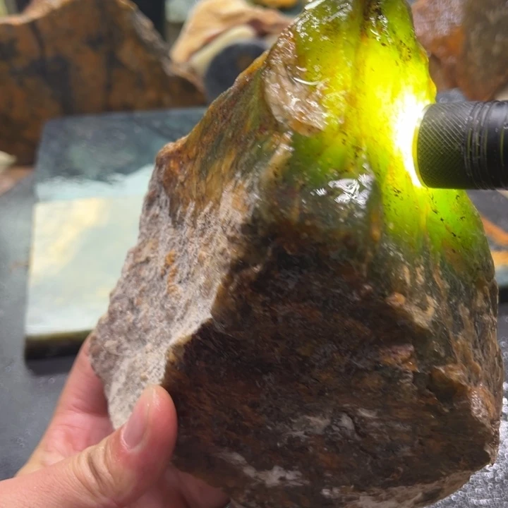 未镶嵌蛇纹石玉珠宝奇石